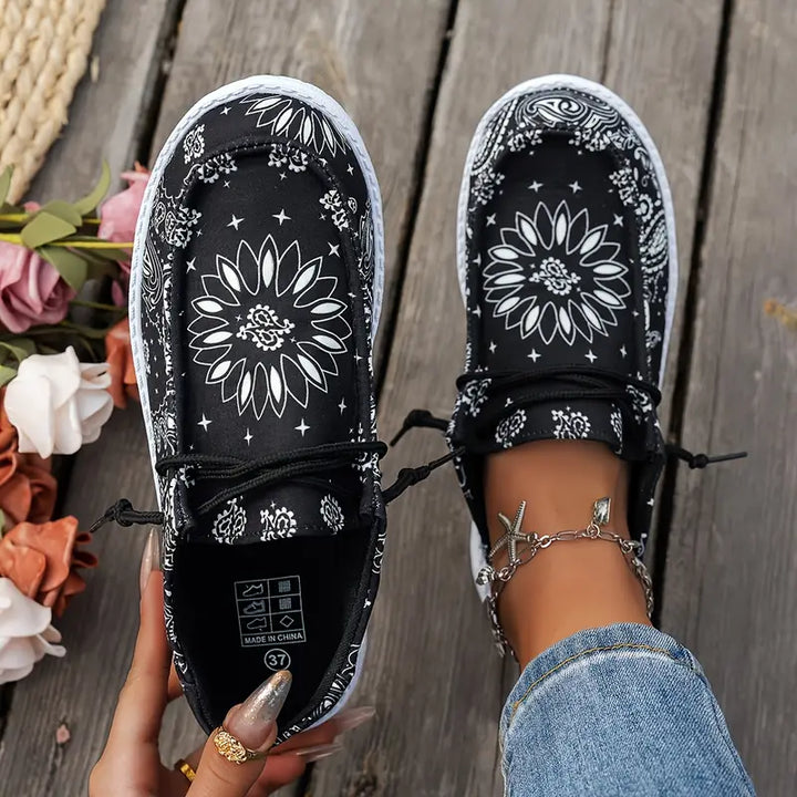 Isavella - Casual Summer Shoes With Floral Pattern