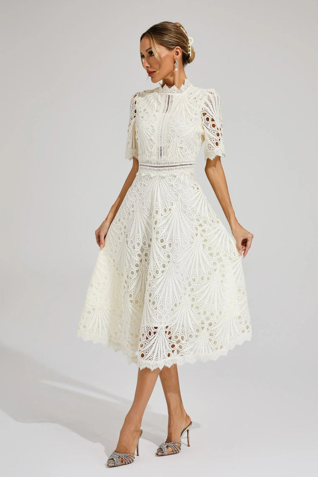 Vorelle - Casual Flower Embroidery Short Sleeve Dress