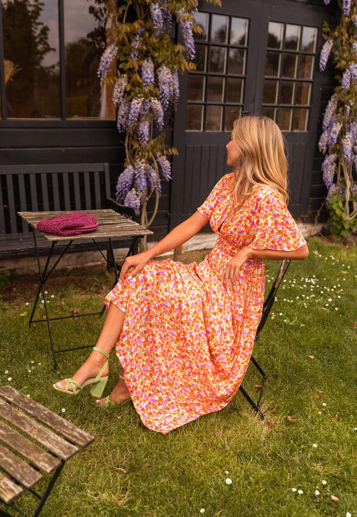 Sampaio – Elegant Dress With V-Neck And Floral Print
